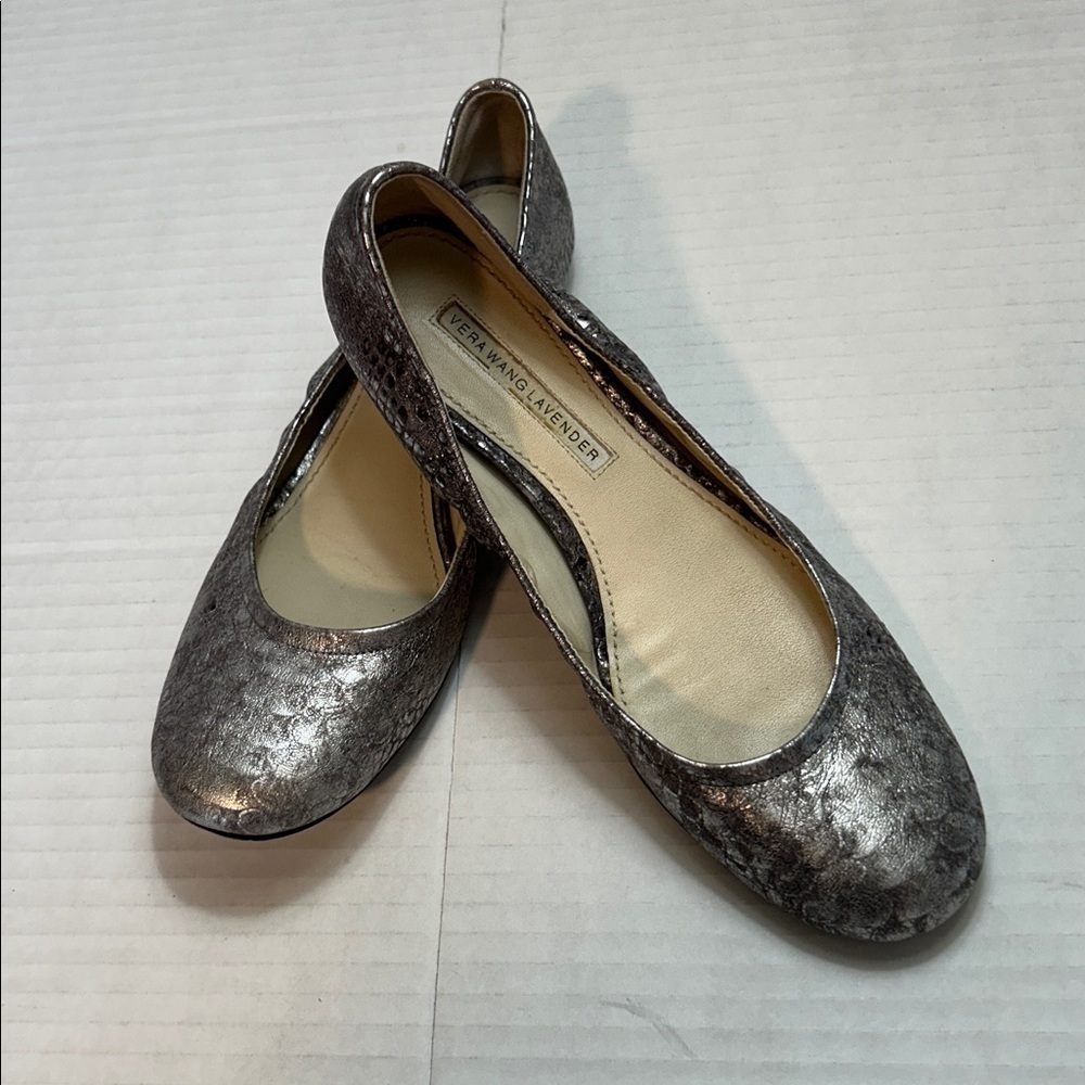 VERA WANG LAVENDER METALLIC SILVER PYTHON BALLER FLATS SZ 7 1/2